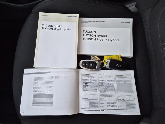 Hyundai TUCSON 1.6 T-GDI PHEV Plug-in Comfort Smart 4WD Automaat / Accu SoH 100% / Apple Carplay Android Auto / Trekgewicht 1350 Kg / Elektrische achterklep / Adaptief cruise control / Stuur-, en Stoelverwarming / Achteruitrijcamera /