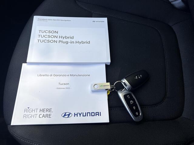 Hyundai TUCSON 1.6 T-GDI HEV 230PK Comfort Automaat / 1.650kg Trekgewicht / Premium wielen / Two Tone /Dealer onderhouden / Navigatie / Apple Carplay Android / Achteruitrijcamera / Winter- en zomerbanden /
