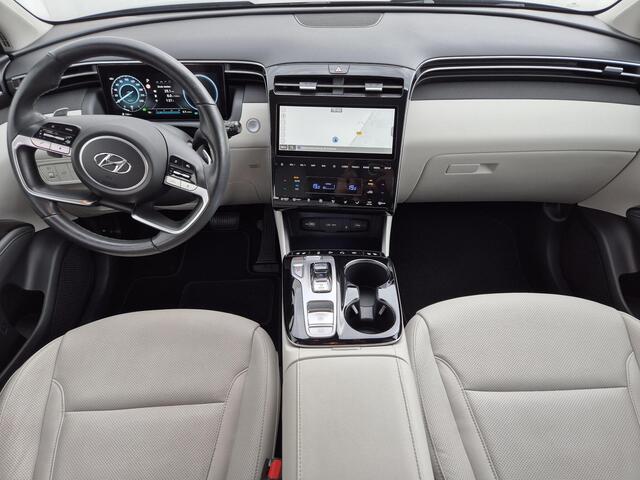 Hyundai TUCSON 1.6 T-GDI PHEV Plug-in Premium 4WD Automaat / Trekhaak Afneembaar / Trekgewicht 1350 Kg / Accu SoH 100% / Elektrische achterklep / Apple Carplay Android Auto / Stuur- en Stoelverwarming / Rondom zicht camera / Stoelventilatie