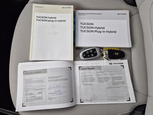 Hyundai TUCSON 1.6 T-GDI PHEV Plug-in Premium 4WD Automaat / Trekhaak Afneembaar / Trekgewicht 1350 Kg / Accu SoH 100% / Elektrische achterklep / Apple Carplay Android Auto / Stuur- en Stoelverwarming / Rondom zicht camera / Stoelventilatie