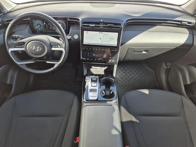 Hyundai TUCSON 1.6 T-GDI PHEV Plug-in Comfort Smart 4WD Automaat / Accu SoH 100% / 1350KG Trekgewicht / Navigatie / Achteruitrijcamera / Apple Carplay Android Auto / Stuur- en Stoelverwarming / Adaptief cruise control /