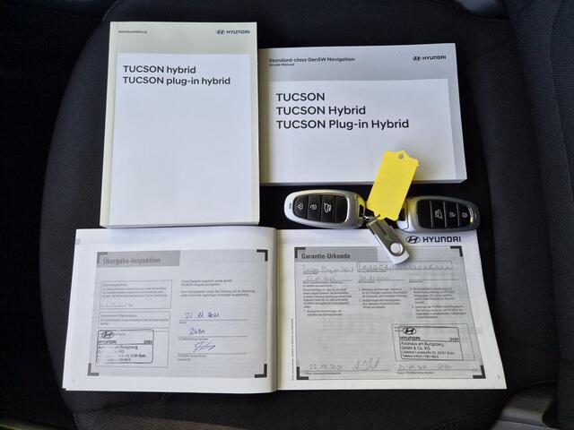 Hyundai TUCSON 1.6 T-GDI PHEV Plug-in Comfort Smart 4WD Automaat / Accu SoH 100% / 1350KG Trekgewicht / Navigatie / Achteruitrijcamera / Apple Carplay Android Auto / Stuur- en Stoelverwarming / Adaptief cruise control /