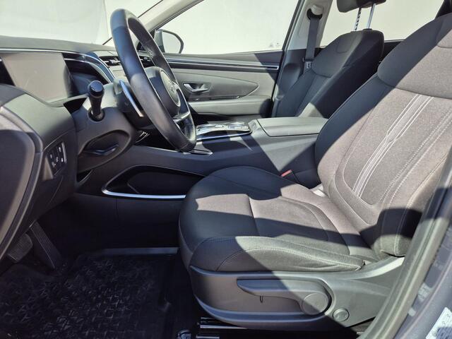Hyundai TUCSON 1.6 T-GDI PHEV Plug-in Comfort Smart 4WD Automaat / Accu SoH 100% / 1350KG Trekgewicht / Navigatie / Achteruitrijcamera / Apple Carplay Android Auto / Stuur- en Stoelverwarming / Adaptief cruise control /