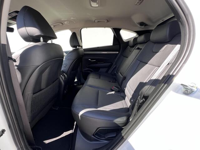 Hyundai TUCSON 1.6 T-GDI PHEV Premium 4WD / Dealer onderhouden / Accu SoH 100% / Afneembare trekhaak 1.350 kg / Adaptief CC / Leder / 19" LMV / Stuur- en Stoelverwarming / Stoelventilatie / Camera 360° / Climate Control / Stoelventilatie