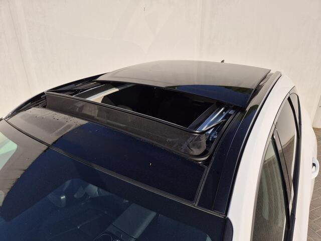 Hyundai TUCSON 1.6 T-GDI PHEV 265pk Premium Sky 4WD Automaat / Accu SoH 100% / Glazen schuif- en kanteldak / Stuur- en Stoelverwarming / Elektrische bedienbare achterklep / Rondomzicht camera / Apple Carplay Android Auto /