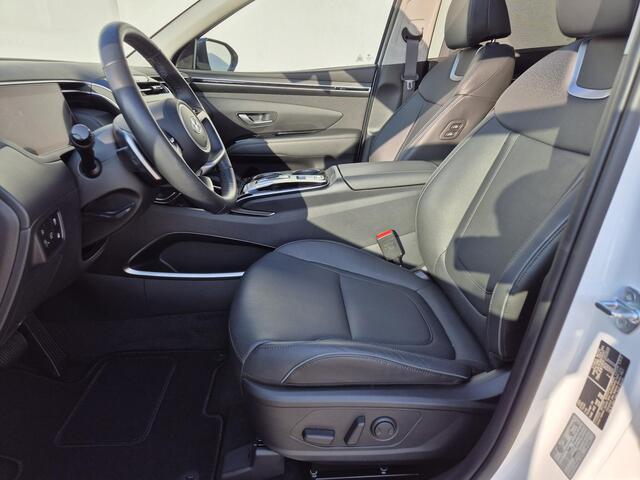 Hyundai TUCSON 1.6 T-GDI PHEV 265pk Premium Sky 4WD Automaat / Accu SoH 100% / Glazen schuif- en kanteldak / Stuur- en Stoelverwarming / Elektrische bedienbare achterklep / Rondomzicht camera / Apple Carplay Android Auto /