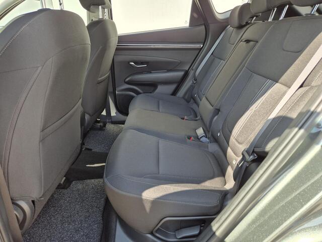 Hyundai TUCSON 1.6 T-GDI PHEV Plug-in Comfort 4WD Automaat / 1350KG Trekgewicht / Navigatie / Achteruitrijcamera / Apple Carplay Android Auto / Cruise control / Lichtmetalen wielen 19" / Parkeersensoren achter /