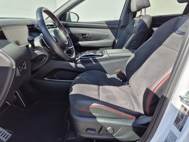 Hyundai TUCSON 1.6 T-GDI PHEV Plug-in N Line Sky 4WD Automaat / Accu SoH 100% / Glazen schuif- en kanteldak / Apple Carplay Android Auto / Stuur- en Stoelverwarming / Rondomzicht camera / Elektrische achterklep / Trekgewicht 1350kg /