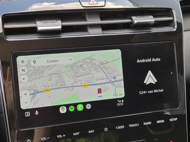 Hyundai TUCSON 1.6 T-GDI PHEV Premium Sky 4WD Automaat / Trekhaak afneembaar / Trekgewicht 1350 kg / Glazen schuif- en kanteldak / Stuur- en Stoelverwarming / Rondomzicht camera / Apple Carplay Android Auto / Elektrische achterklep /