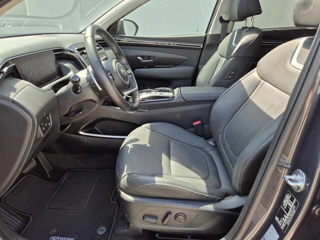 Hyundai TUCSON 1.6 T-GDI PHEV Premium Sky 4WD Automaat / Trekhaak afneembaar / Trekgewicht 1350 kg / Glazen schuif- en kanteldak / Stuur- en Stoelverwarming / Rondomzicht camera / Apple Carplay Android Auto / Elektrische achterklep /