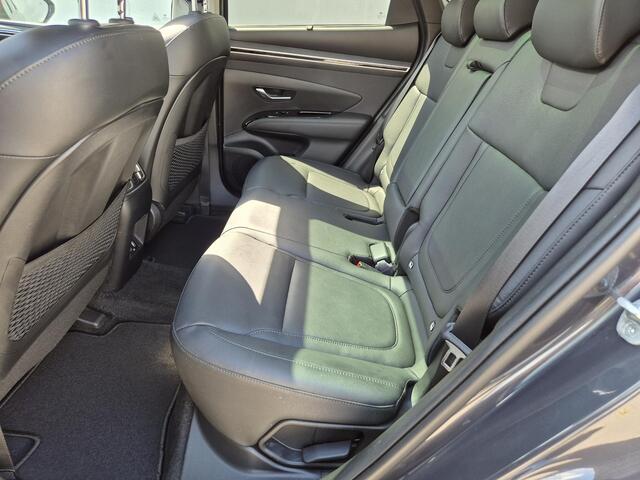Hyundai TUCSON 1.6 T-GDI PHEV Premium Sky 4WD Automaat / Trekhaak afneembaar / Trekgewicht 1350 kg / Glazen schuif- en kanteldak / Stuur- en Stoelverwarming / Rondomzicht camera / Apple Carplay Android Auto / Elektrische achterklep /