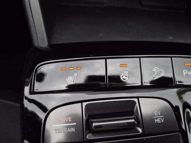 Hyundai TUCSON 1.6 T-GDI PHEV Plug-in N Line 4WD Automaat / Trekhaak afneembaar / Dealer onderhouden / Trekgewicht 1350 Kg / Elektrische achterklep / Stuur- en Stoelverwarming / Adaptief CC / Achteruitrijcamera / Navigatie /