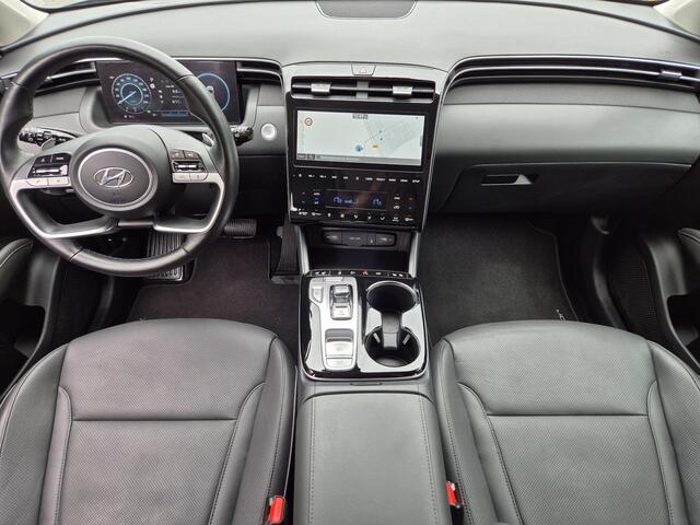 Hyundai TUCSON 1.6 T-GDI PHEV Plug-in Premium Sky 4WD Automaat / Trekhaak afneembaar / Trekgewicht 1350 kg / Glazen schuif- en kanteldak / Elektrische achterklep / Apple Carplay Android Auto / Rondomzicht camera / Stuur- en Stoelverwarming /