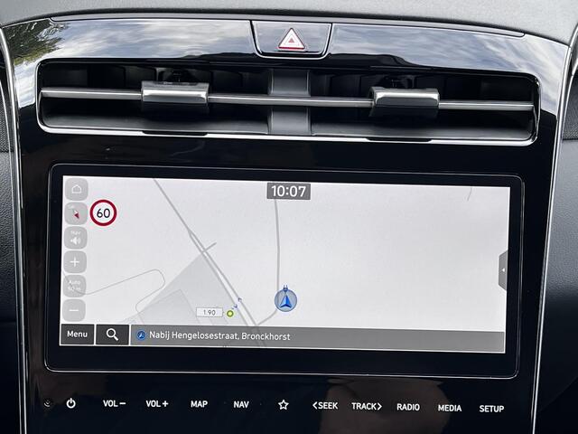 Hyundai TUCSON 1.6 T-GDI PHEV Comfort Smart 4WD Automaat / Lederen Bekleding / Premium Wielen / Dealer onderhouden/ Trekgewicht 1.350 kg / Navigatie / Elektr. bestuurdersstoel / 19" LM / All Season banden / Apple Carplay Android /