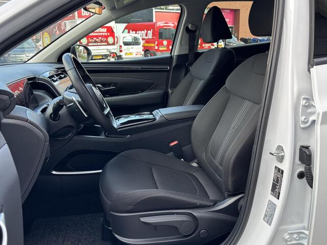 Hyundai TUCSON 1.6 T-GDI HEV Comfort Smart | Navigatie | Camera | Apple Carplay/Android Auto | Stuur- + Stoelverwarming | Elek. Achterklep | Rijklaarprijs!