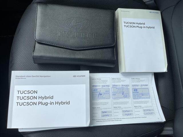 Hyundai TUCSON 1.6 T-GDI PHEV Premium Sky 4WD Automaat / Trekhaak / Glazen schuif- en kanteldak / Stuur-, Stoel en Achterbankverwarming / Adaptief CC / Elektrische achterklep / Stoelventilatie / Rondomzicht camera /