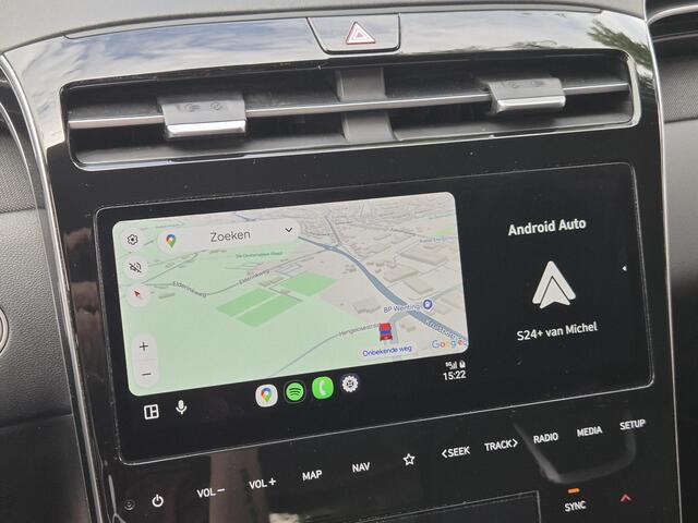 Hyundai TUCSON 1.6 T-GDI HEV Premium Automaat / Apple Carplay Android Auto / Trekgewicht 1650 kg / Elektrische achterklep / Rondomzicht camera / Stuur-, Stoel en Achterbankverwarming / Adaptief CC Stoelventilatie /
