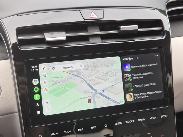 Hyundai TUCSON 1.6 T-GDI PHEV Premium Sky 4WD Automaat / Glazen schuif- en kanteldak / Adaptief CC / Apple Carplay Android Auto / Elektrische achterklep / Rondomzicht camera / Trekgewicht 1350 kg / Stuur-, Stoel en Achterbankverwarming /