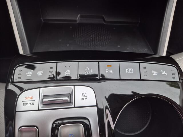 Hyundai TUCSON 1.6 T-GDI PHEV Premium Sky 4WD Automaat / Glazen schuif- en kanteldak / Adaptief CC / Apple Carplay Android Auto / Elektrische achterklep / Rondomzicht camera / Trekgewicht 1350 kg / Stuur-, Stoel en Achterbankverwarming /