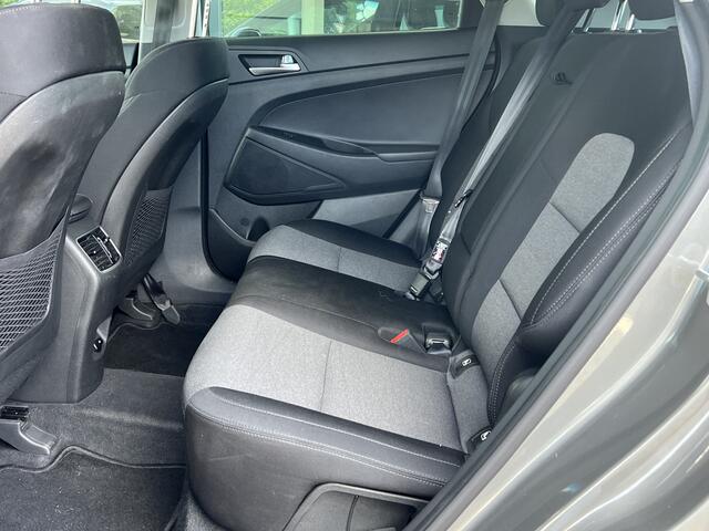 Hyundai TUCSON 1.6 GDi Comfort Navigatie Trekhaak Camera DAB Stoelverwarming Carplay Android Clima + Cruise Control Parkeersensoren Extra Getint Glas All Season Michelin Nette auto !