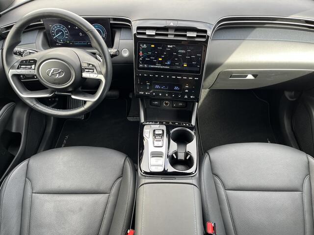 Hyundai TUCSON 1.6 T-GDI PHEV 265pk Premium Sky 4WD / 100% Dealer onderhouden / Trekgewicht 1.350 kg / Elektrisch Glazen schuif- en kanteldak / Elektrische achterklep / Camera 360° / Apple Carplay & Android Auto / Stuur- en stoelverwarming voor en achter / Stoelverkoeli