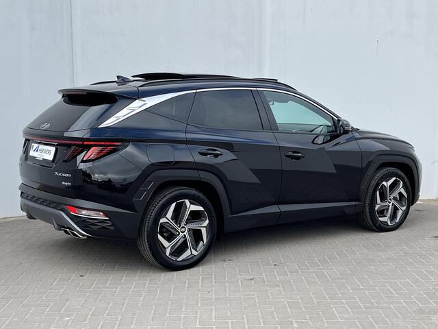 Hyundai TUCSON 1.6 T-GDI PHEV 265pk Premium Sky 4WD / 100% Dealer onderhouden / Trekgewicht 1.350 kg / Elektrisch Glazen schuif- en kanteldak / Elektrische achterklep / Camera 360° / Apple Carplay & Android Auto / Stuur- en stoelverwarming voor en achter / Stoelverkoeli