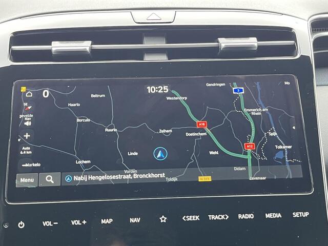 Hyundai TUCSON 1.6 T-GDI PHEV 265pk Premium Sky 4WD / 100% Dealer onderhouden / Trekgewicht 1.350 kg / Elektrisch Glazen schuif- en kanteldak / Elektrische achterklep / Camera 360° / Apple Carplay & Android Auto / Stuur- en stoelverwarming voor en achter / Stoelverkoeli