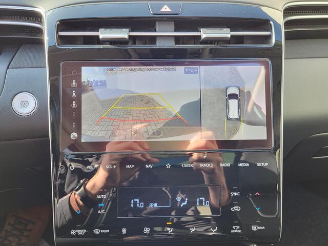 Hyundai TUCSON 1.6 T-GDI PHEV Premium Sky 4WD / Automaat / Dealer onderhouden / Glazen schuif- en kanteldak / Stuur-, stoel- en achterbankverwarming / Trekgewicht 1350 kg / Stoelventilatie / Adaptief CC /