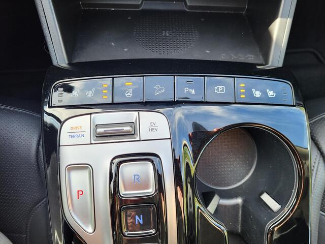 Hyundai TUCSON 1.6 T-GDI PHEV Premium 4WD Automaat / Dealer onderhouden / Trekhaakgewicht 1.350 kg / Elektr. klep en stoelen / Stoelventilatie / Stuur-, stoel- en achterbankverwarming / Navi / Apple Carplay / Android Auto /