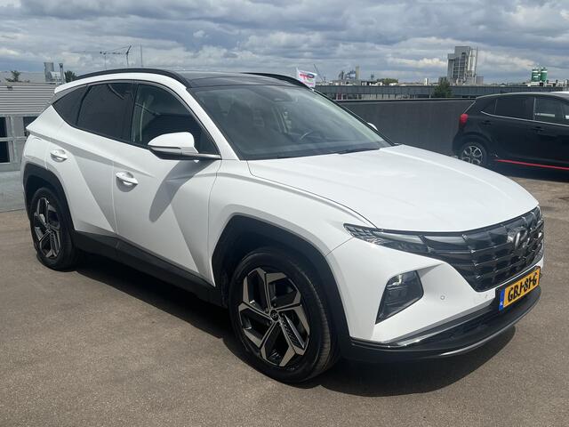 Hyundai TUCSON 1.6 T-GDI PHEV Premium Sky Edition 4WD Hyundai Tucson 1.6 T-GDI PHEV Premium Sky 4WD Schuif/kanteldak, Navigatie, Stoelverwarming, Parkeersensoren voor + Achter, Dodehoekdetectie, Climate control, BTW-Auto