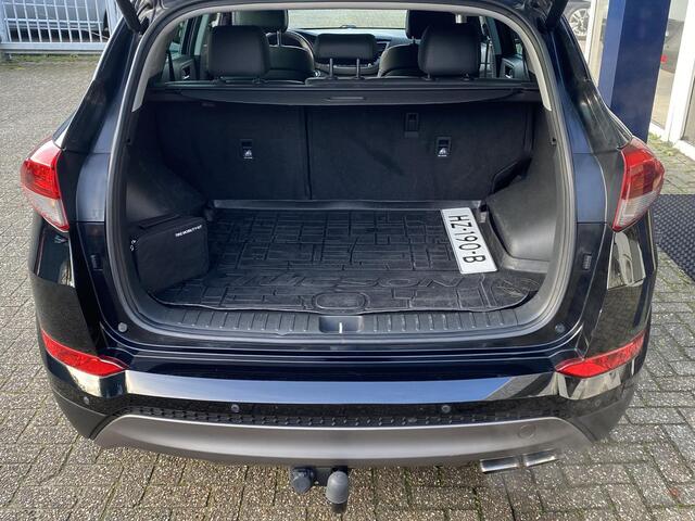 Hyundai TUCSON 1.6 T-GDi Premium 4WD / Automaat / NL-Auto / 1e-Eigenaar / Vol-Leder / Stoel-/Stuurverwarming / Stoelverkoeling / Trekhaak / Keyless / LED / Cruise-Control / Climate-Control / Stoelverwarming-Achter / DAB Radio-Bluetooth / Navi / PDC V+A / Camera-Achter /