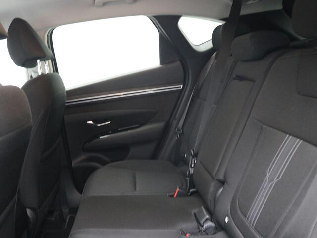 Hyundai TUCSON 1.6 T-GDI HEV Comfort AUTOMAAT / Navigatie / NL Auto / Apple CarPlay & Android Auto / 1650KG Trekgewicht / Achteruitrijcamera / 1ste Eigenaar / Climate control / Adaptieve Cruise control / Stoelverwarming / Dealeronderhouden /