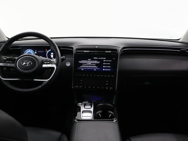 Hyundai TUCSON 1.6 T-GDI HEV Premium | Trekhaak | Lederen bekleding | Ele.verstelbare stoelen + geheugen | Stoel/Stuur verwarming | Navigatie | DAB | 360 Camera | Apple CarPlay/Android Auto | Stoelkoeling | Adaptieve Cruise Control | Krell Audio |