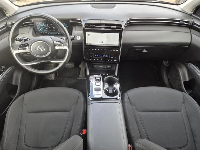 Hyundai TUCSON 1.6 T-GDI PHEV Comfort 4WD Automaat / Dealer onderhouden / Trekhaak 1.350 kg / Navigatie / Trekhaak afneembaar / Camera / Apple Carplay Android / 19" LM + All Season banden / Climate control / Cruise control /