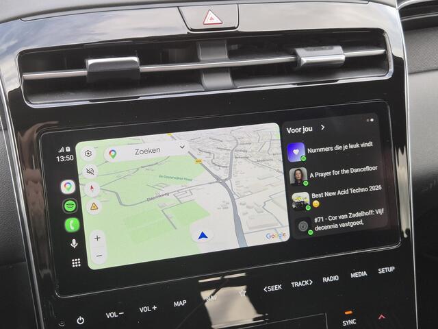 Hyundai TUCSON 1.6 T-GDI PHEV Comfort 4WD Automaat / Dealer onderhouden / Trekhaak 1.350 kg / Navigatie / Trekhaak afneembaar / Camera / Apple Carplay Android / 19" LM + All Season banden / Climate control / Cruise control /