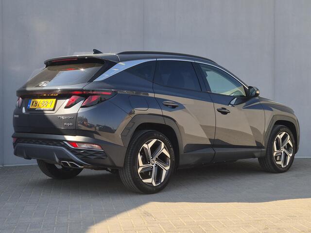 Hyundai TUCSON 1.6 T-GDI PHEV Comfort 4WD Automaat / Accu SOH 100% / Fabrieksgarantie tot 01-2027 / Dealer onderhouden / Trekhaak afneembaar / Adaptieve CC / Trekgewicht 1.350 kg / Camera / Navigatie / Apple Carplay Android / 19" LM wielen / Voorstoelen verwarmd /
