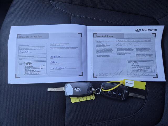 Hyundai TUCSON 1.6 T-GDI PHEV Comfort 4WD Automaat / Accu SOH 100% / Fabrieksgarantie tot 01-2027 / Dealer onderhouden / Trekhaak afneembaar / Adaptieve CC / Trekgewicht 1.350 kg / Camera / Navigatie / Apple Carplay Android / 19" LM wielen / Voorstoelen verwarmd /