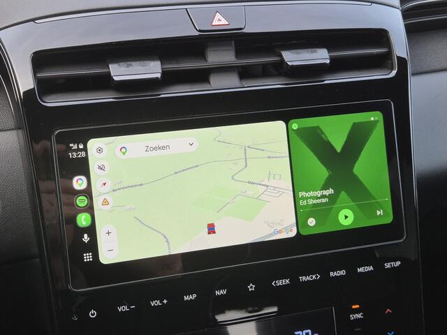 Hyundai TUCSON 1.6 T-GDI PHEV N Line Sky 4WD Automaat / Accu SOH 100% / Dealer onderhouden / Stuur- Stoel & Achterbankverwarming / Trekgewicht 1350 kg / Elektrische achterklep / Glazen schuif- en kanteldak / Rondomzicht camera / Adaptief cruise control /