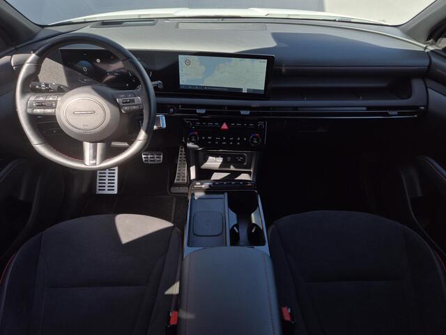 Hyundai TUCSON 1.6 T-GDI PHEV N Line Edition 4WD Automaat / Nieuw Model / Fabrieksgarantie tot 07-2029 / Dealer onderhouden / Trekgewicht 1210 kg / Glazen schuif- en kanteldak / Head Up Display / Stuur- & Stoelverwarming / Achteruitrijcamera / Elektrische achterklep / A