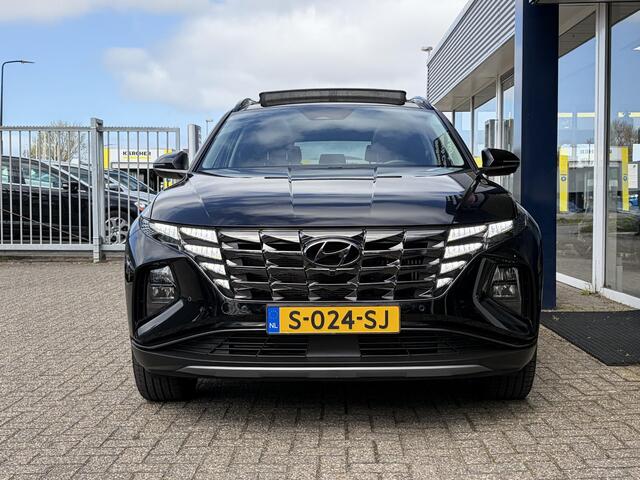Hyundai TUCSON 1.6 T-GDI PHEV Premium Sky 4WD / Automaat / NL-Auto / Vol-Leder / Open-Panodak / Adaptieve Cruise-Control / Stoelverwarming V+A / Stoelverkoeling / Stuurverwarming / Elektr.-Verstelbare Stoelen met Geheugen / Premium Krell-Audio / Elektr.-Achterklep / App