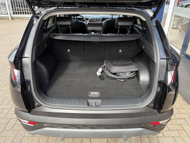 Hyundai TUCSON 1.6 T-GDI PHEV Premium Sky 4WD / Automaat / NL-Auto / Vol-Leder / Open-Panodak / Adaptieve Cruise-Control / Stoelverwarming V+A / Stoelverkoeling / Stuurverwarming / Elektr.-Verstelbare Stoelen met Geheugen / Premium Krell-Audio / Elektr.-Achterklep / App