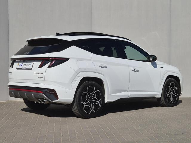 Hyundai TUCSON 1.6 T-GDI PHEV N Line Sky 4WD / Dealer onderhouden / Fabrieksgarantie tot 03-2027 / Trekgewicht 1350 kg / Glazen schuif- en kanteldak / Elektrische achterklep / Stuur- Stoel & Achterbank verwarming / Adaptief cruise control / Rondomzicht camera / Stoelven