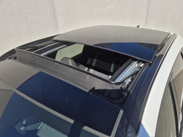 Hyundai TUCSON 1.6 T-GDI PHEV N Line Sky 4WD / Dealer onderhouden / Fabrieksgarantie tot 03-2027 / Trekgewicht 1350 kg / Glazen schuif- en kanteldak / Elektrische achterklep / Stuur- Stoel & Achterbank verwarming / Adaptief cruise control / Rondomzicht camera / Stoelven