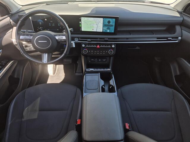 Hyundai TUCSON 1.6 T-GDI PHEV Premium / Facelift Model / Head Up Display / Trekgewicht 1210 kg / Elektrische achterklep / Stuur- & Stoelverwarming / Achteruitrijcamera / Adaptief cruise control / EAER bereik 68 km bereik stad 87 km / Draadloze telefoon lader / Keyless 