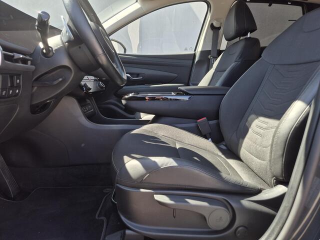 Hyundai TUCSON 1.6 T-GDI PHEV Premium / Facelift Model / Head Up Display / Trekgewicht 1210 kg / Elektrische achterklep / Stuur- & Stoelverwarming / Achteruitrijcamera / Adaptief cruise control / EAER bereik 68 km bereik stad 87 km / Draadloze telefoon lader / Keyless 