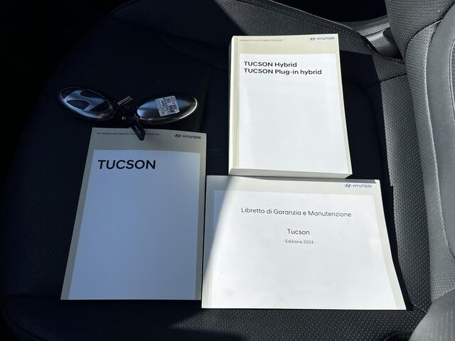 Hyundai TUCSON 1.6 T-GDI HEV Comfort Smart / Nieuw model / Fabrieksgarantie tot 7-2029 / Dealer onderhouden / Navigatie / Stuur- en stoelverwarming / Elektrische klep / Adaptieve CC / 19"LM wielen /
