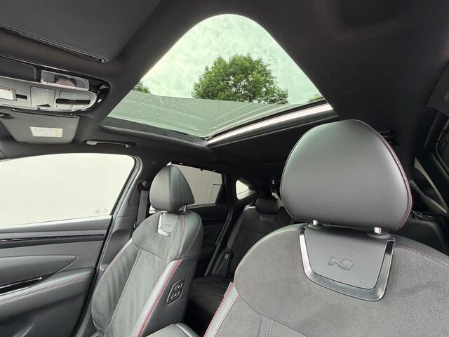 Hyundai TUCSON 1.6 T-GDI PHEV N Line Sky 4WD / Dealer onderhouden / Panorama schuifdak / Fabrieksgarantie tot 11-2027 / Elektrische klep & stoelen / Navigatie / Apple Carplay Android / Stoelventilatie / Adaptieve Cruise / Stuur-, stoel- & achterbankverwarming /