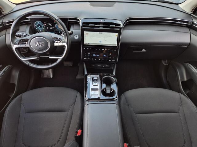 Hyundai TUCSON 1.6 T-GDI PHEV Comfort 4WD / Trekhaak afneembaar / Apple Carplay Android Auto / Stoelverwarming / Trekgewicht 1350 kg / Achteruitrijcamera / Draadloze telefoon lader / Keyless Entry/Start / Cruise control / Parkeersensoren voor en achter /