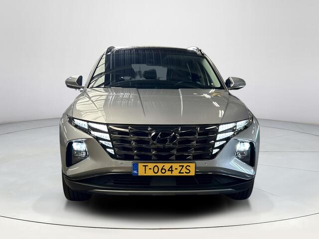 Hyundai TUCSON 1.6 T-GDI PHEV Premium Sky 4WD |Trekhaak| Panoramisch schuif/kantel dak | Apple Carplay/Android Auto | Stoelverwarming/verkoeling | Elektrische achterklep | Elektrische verstelbare stoelen met geheugen |