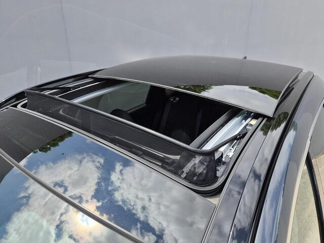 Hyundai TUCSON 1.6 T-GDI PHEV Comfort Smart Sky 4WD / Fabrieksgarantie tot 02-2029 / Dealer onderhouden / Glazen schuif- en kanteldak / Stuur- & Stoelverwarming / Trekgewicht 1350 kg / Achteruitrijcamera / Apple Carplay Android Auto / Adaptief cruise control /
